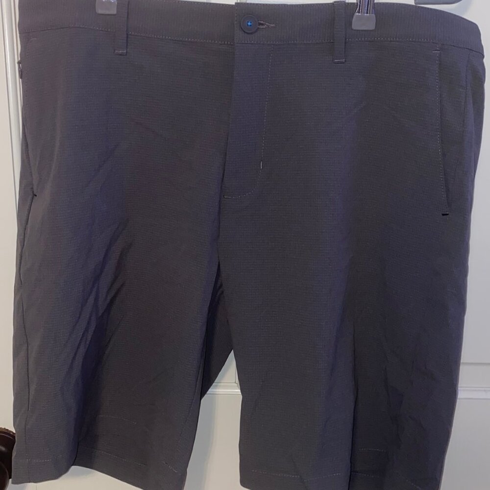 Tommy Bahama Chip Shot 10" Shorts - Fog Grey - Size 36 - NWT